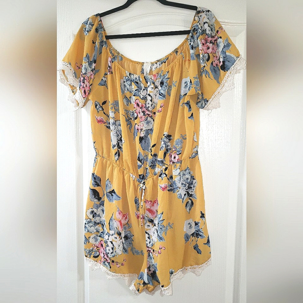 Style Rack Yellow Floral Rumper with Crochet Trim Size 3X EUC